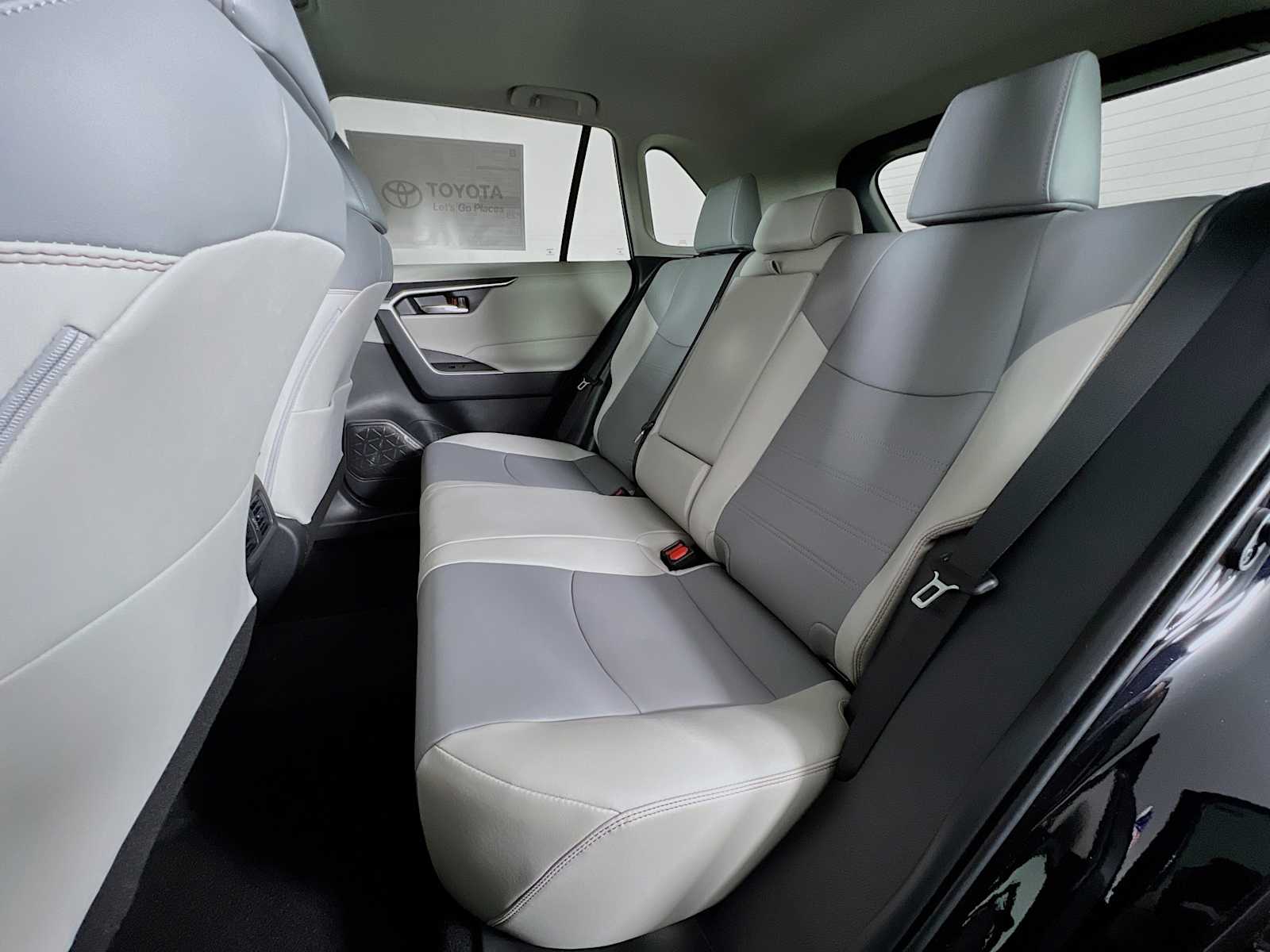 2025 Toyota RAV4 XLE Premium - Photo 13