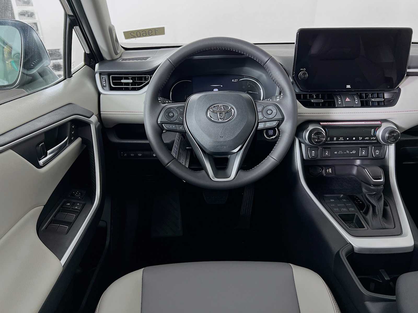 2025 Toyota RAV4 XLE Premium - Photo 15