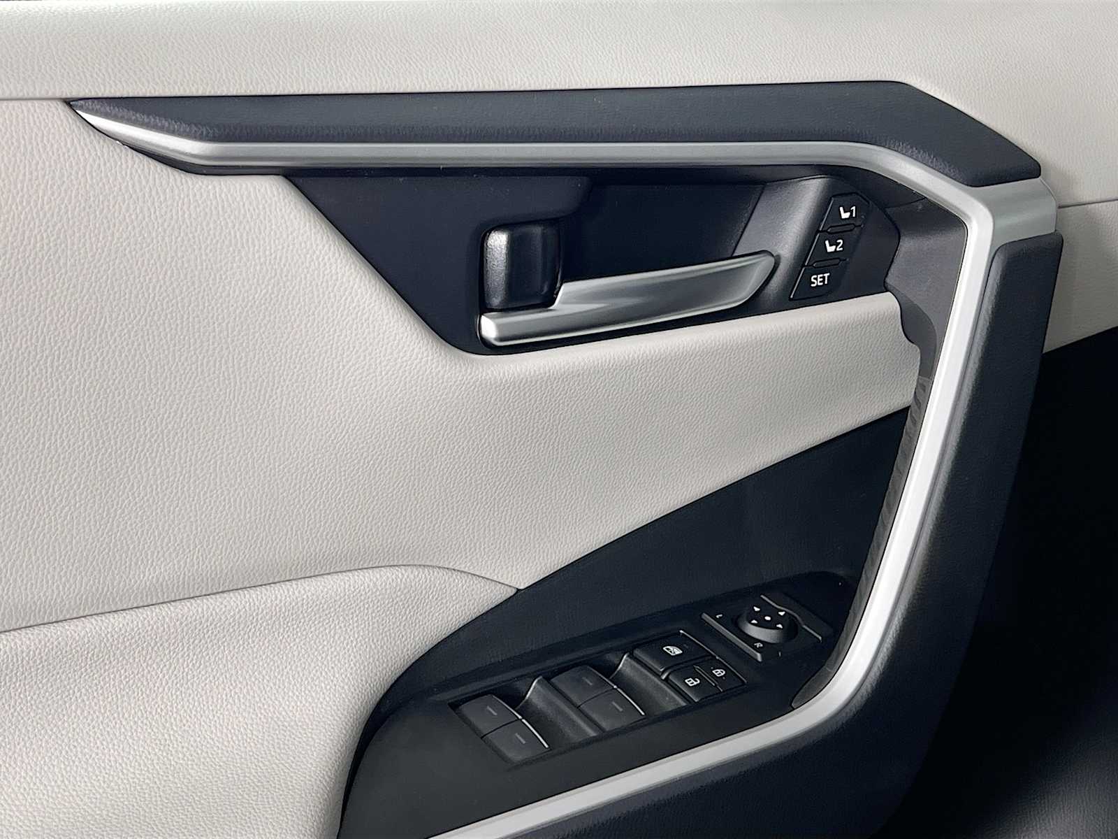 2025 Toyota RAV4 XLE Premium - Photo 16