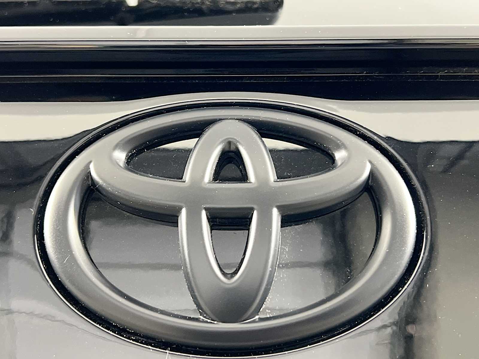 2025 Toyota RAV4 XLE Premium - Photo 18