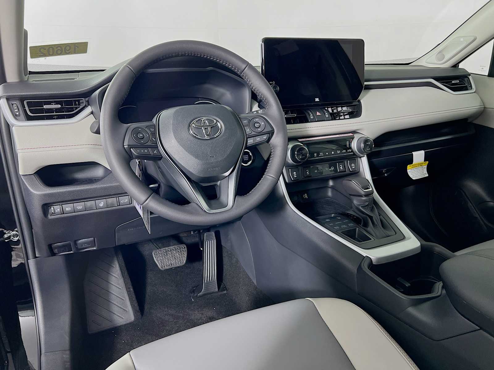 2025 Toyota RAV4 XLE Premium - Photo 6