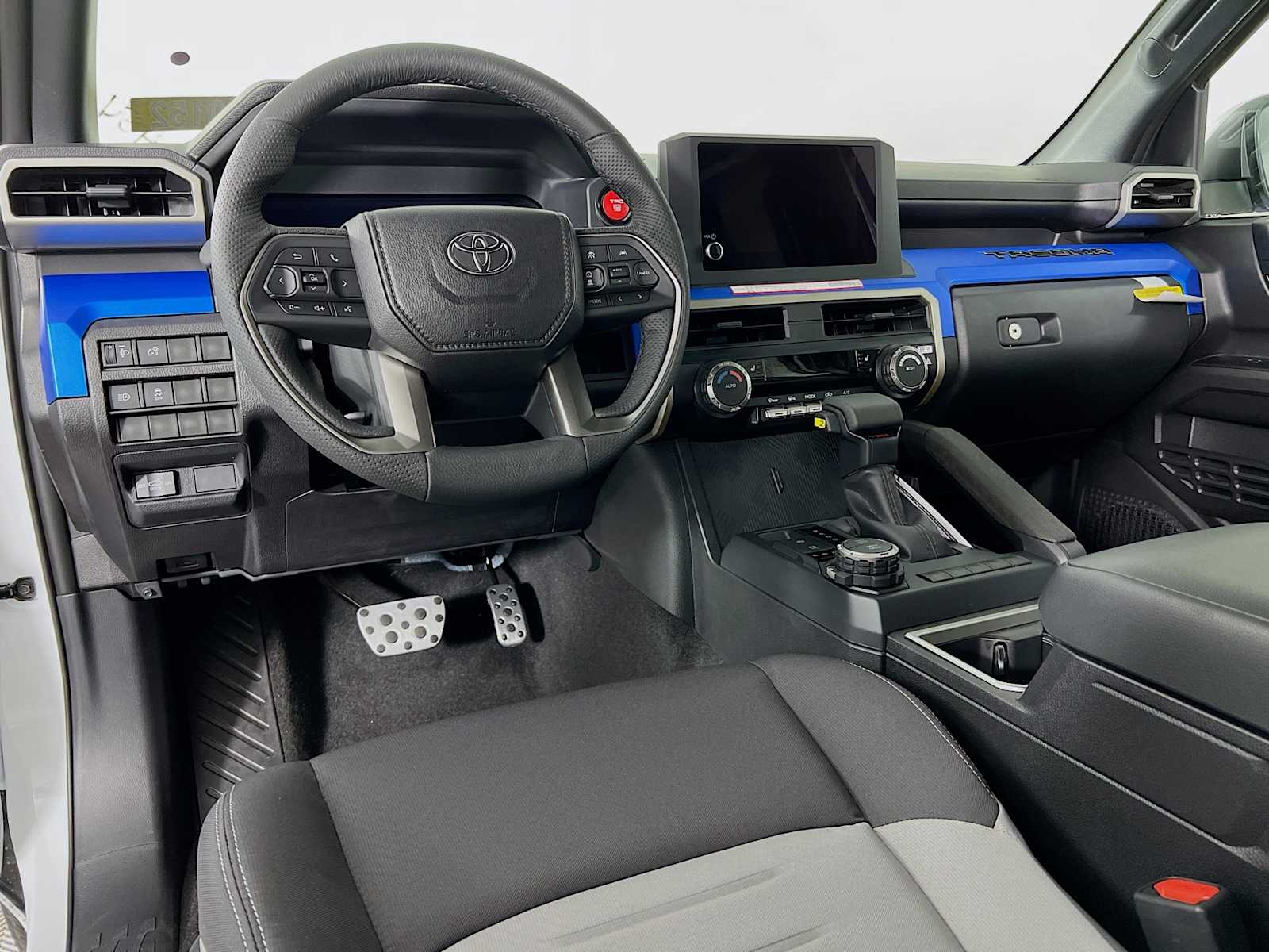 2025 Toyota Tacoma TRD Sport - Photo 6