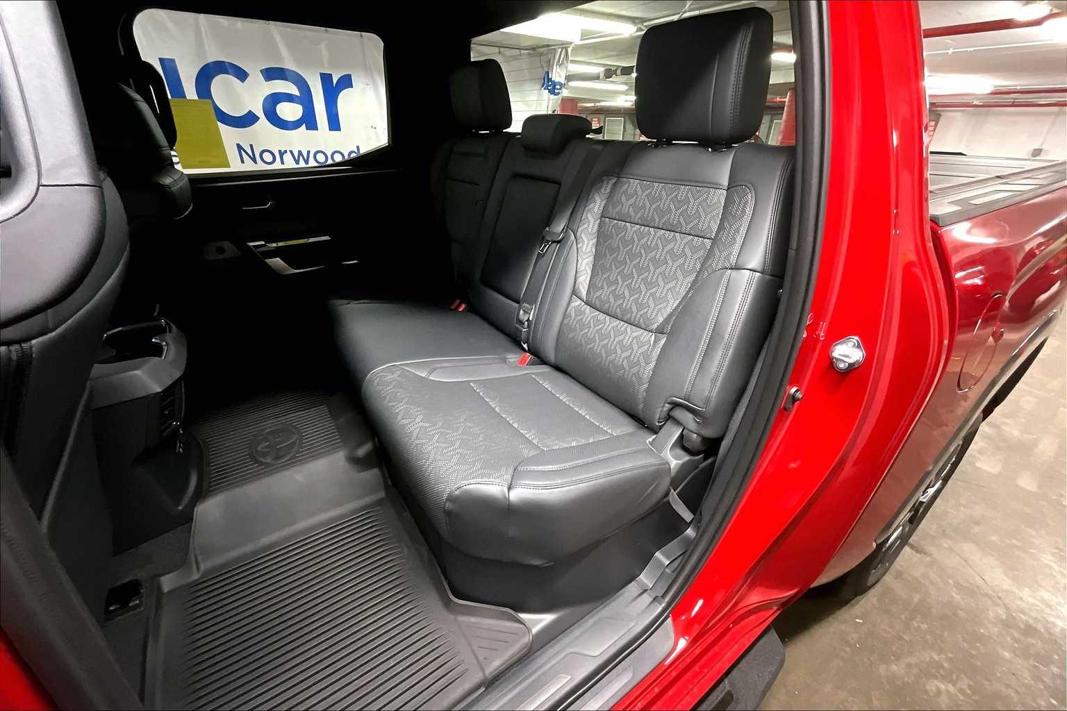2025 Toyota Tundra Limited - Photo 15