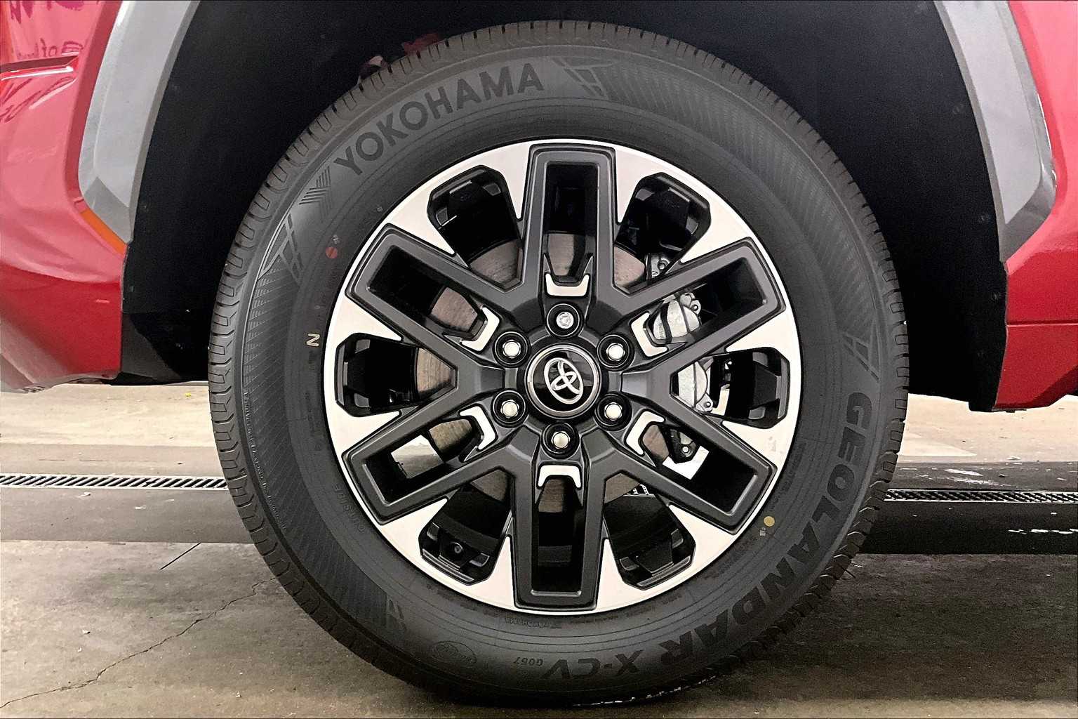 2025 Toyota Tundra Limited - Photo 8