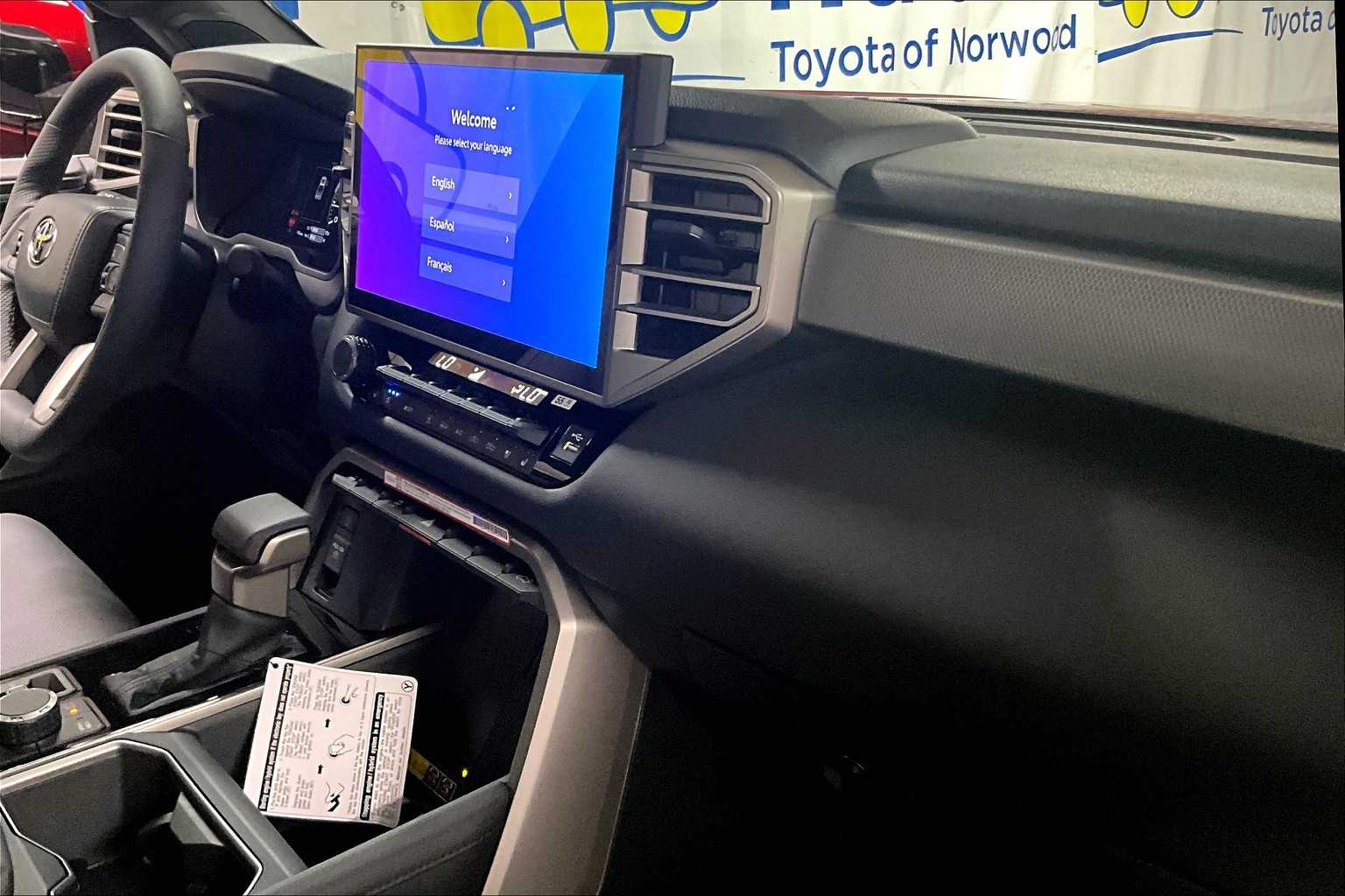 2025 Toyota Tundra Limited - Photo 10