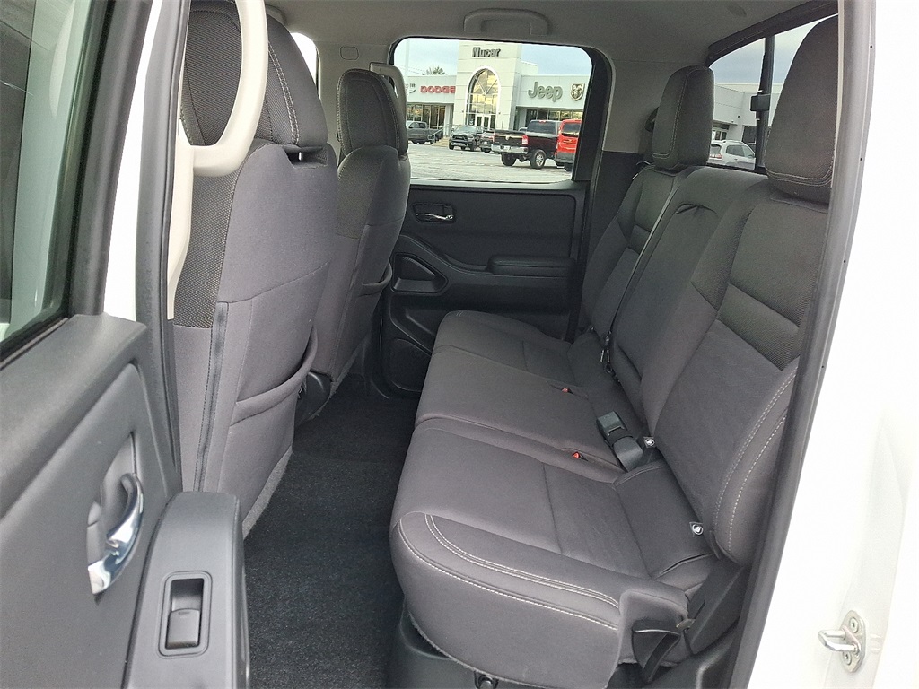 2022 Nissan Frontier SV - Photo 11