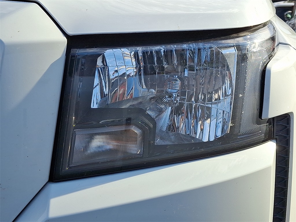 2022 Nissan Frontier SV - Photo 8