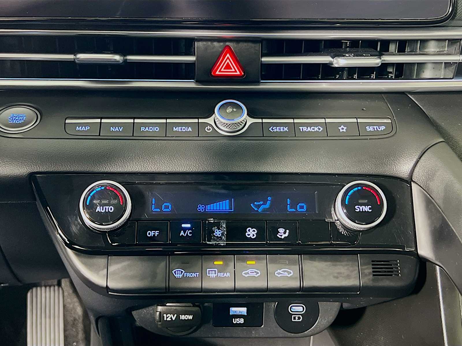 2024 Hyundai Elantra SEL - Photo 16