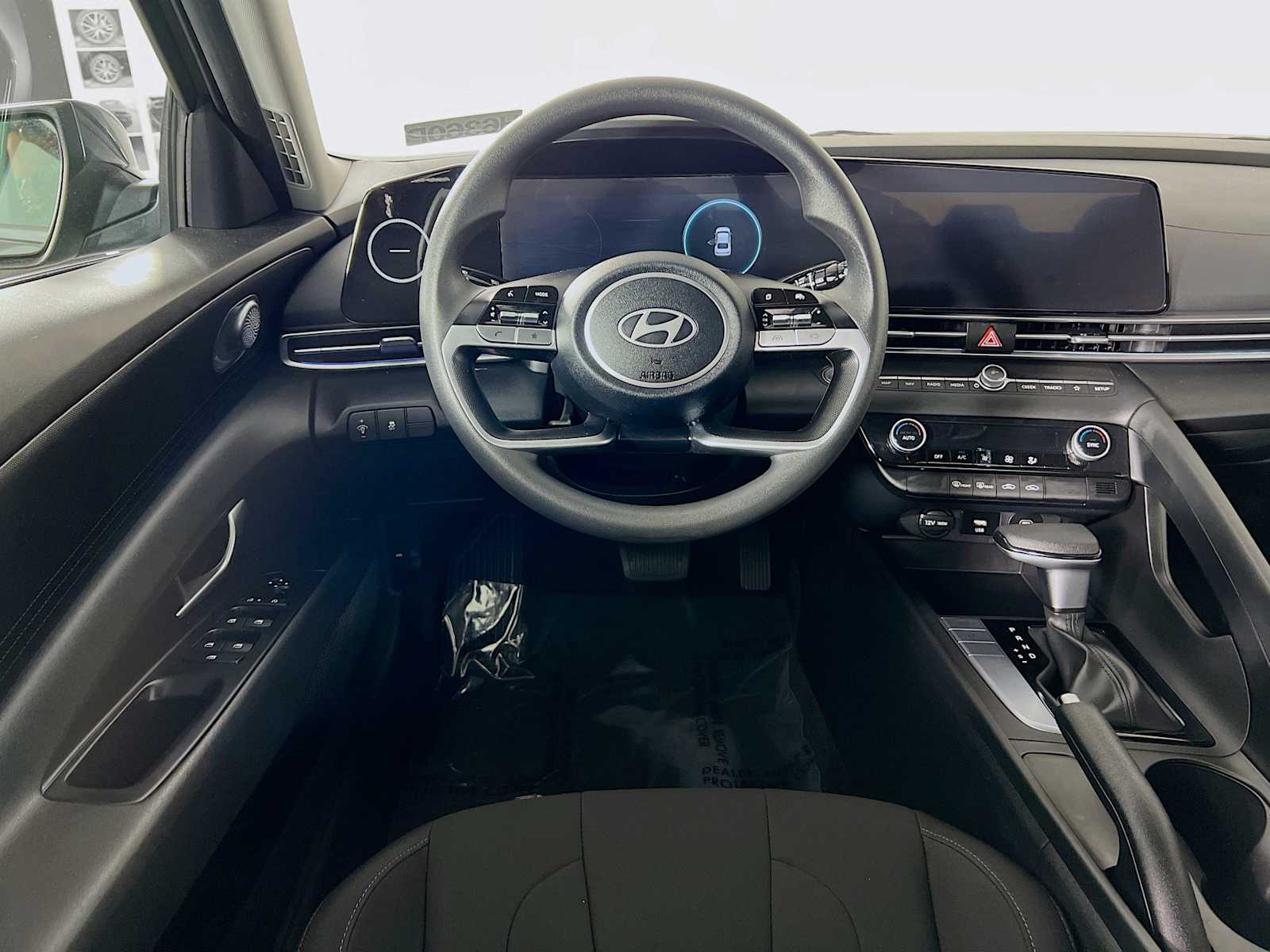 2024 Hyundai Elantra SEL - Photo 22