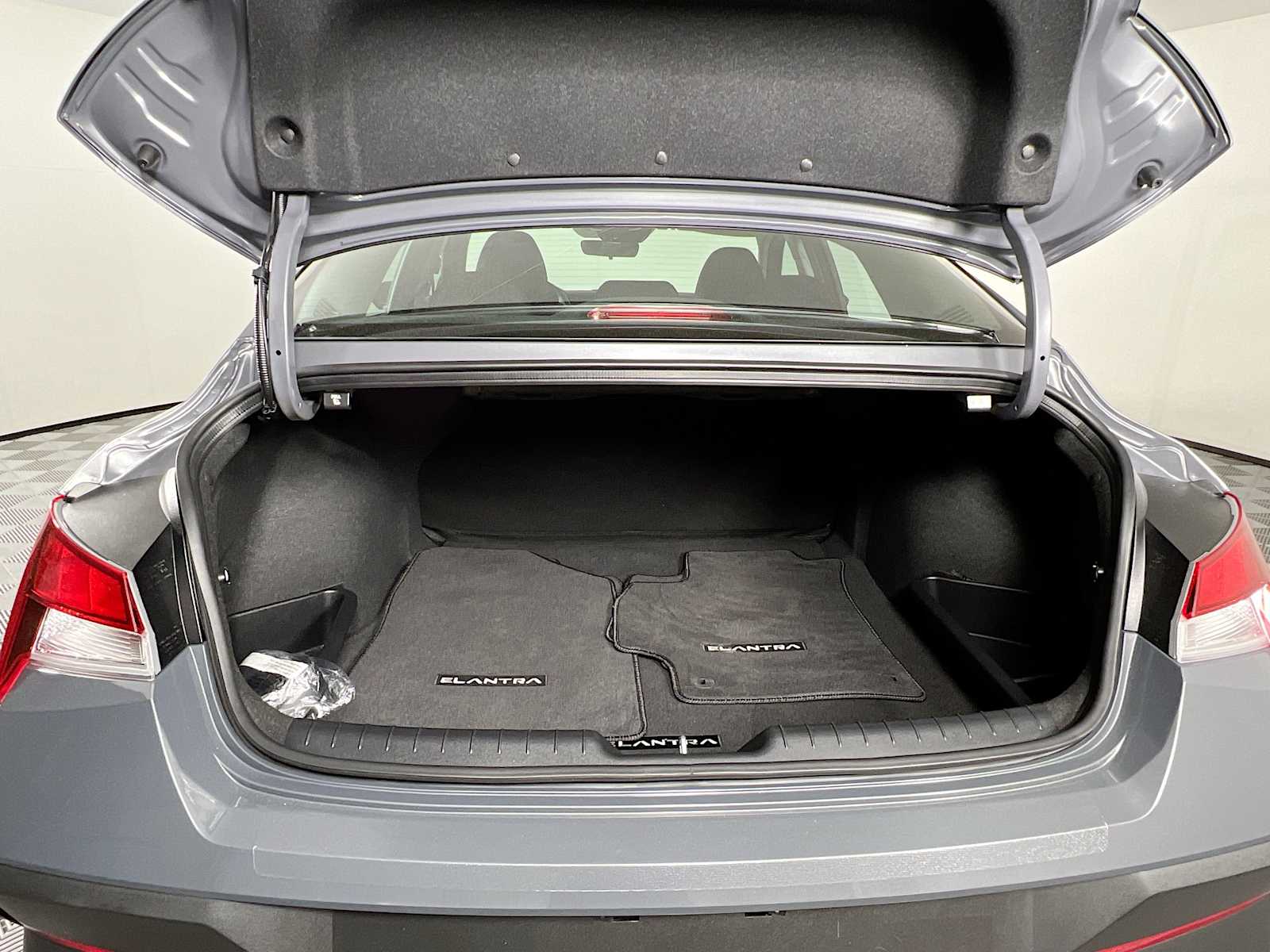 2024 Hyundai Elantra SEL - Photo 25