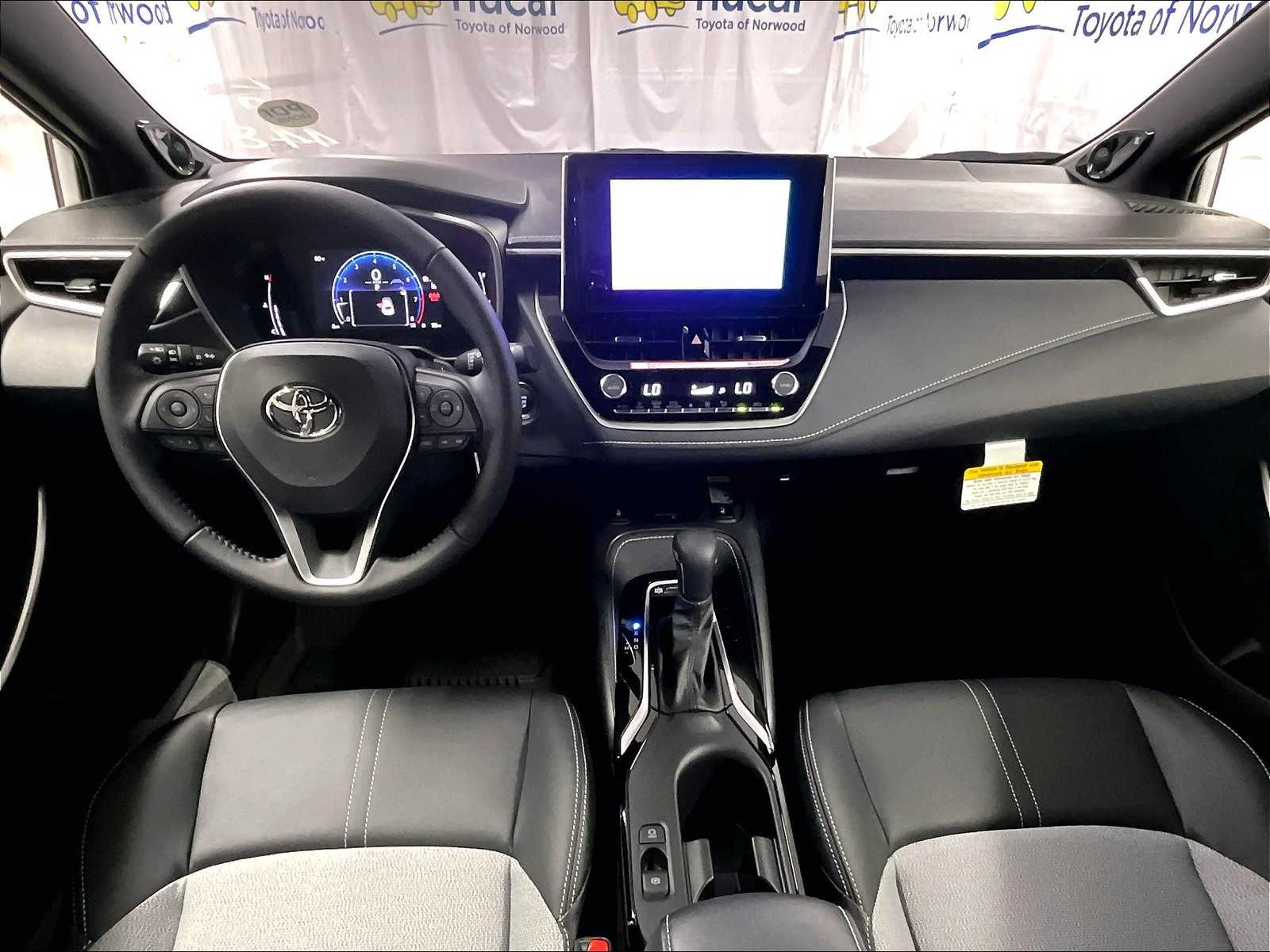 2025 Toyota Corolla XSE - Photo 12