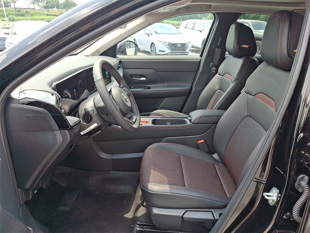 2025 Nissan Kicks SR - Photo 9