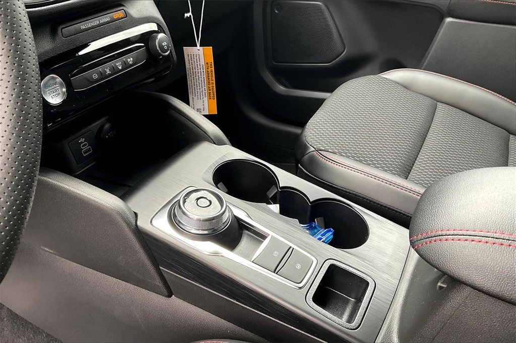 2025 Ford Escape Hybrid ST-Line Select - Photo 14
