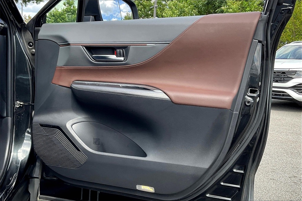 2021 Toyota Venza XLE - Photo 11