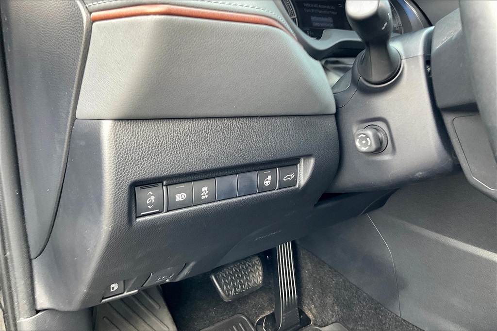 2021 Toyota Venza XLE - Photo 25