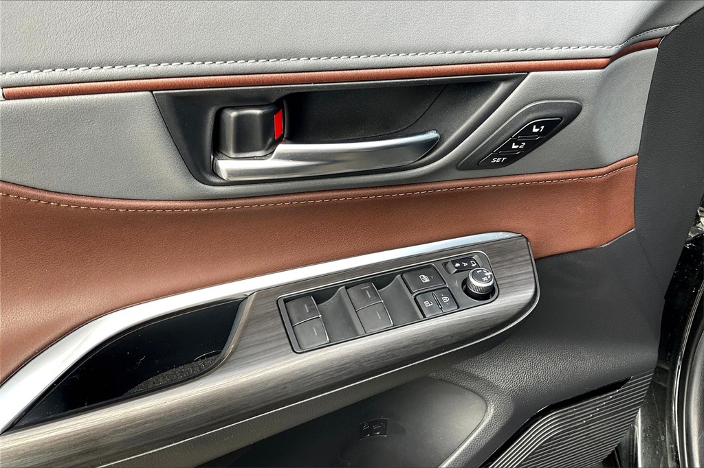 2021 Toyota Venza XLE - Photo 38