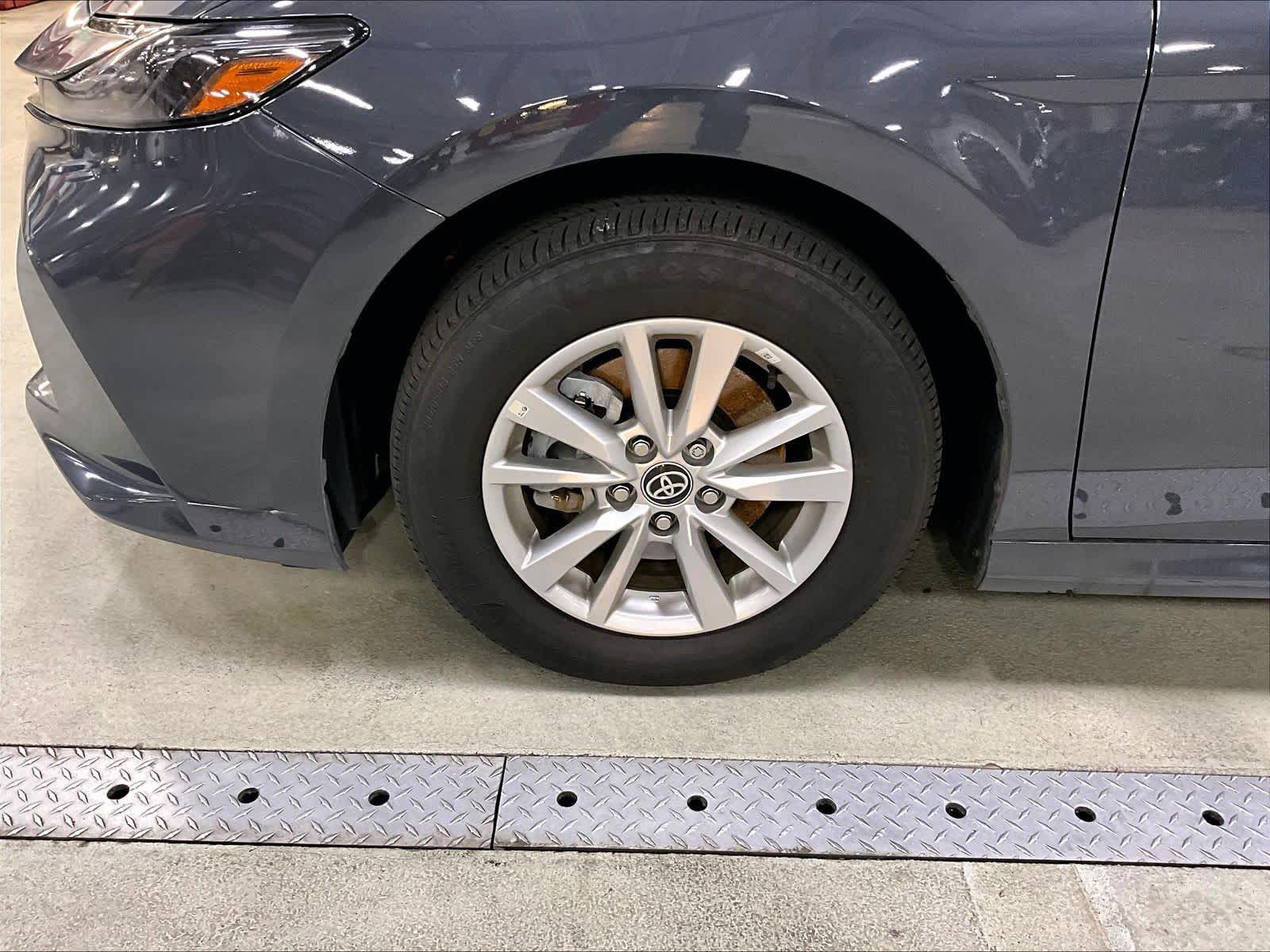 2025 Toyota Camry LE - Photo 4