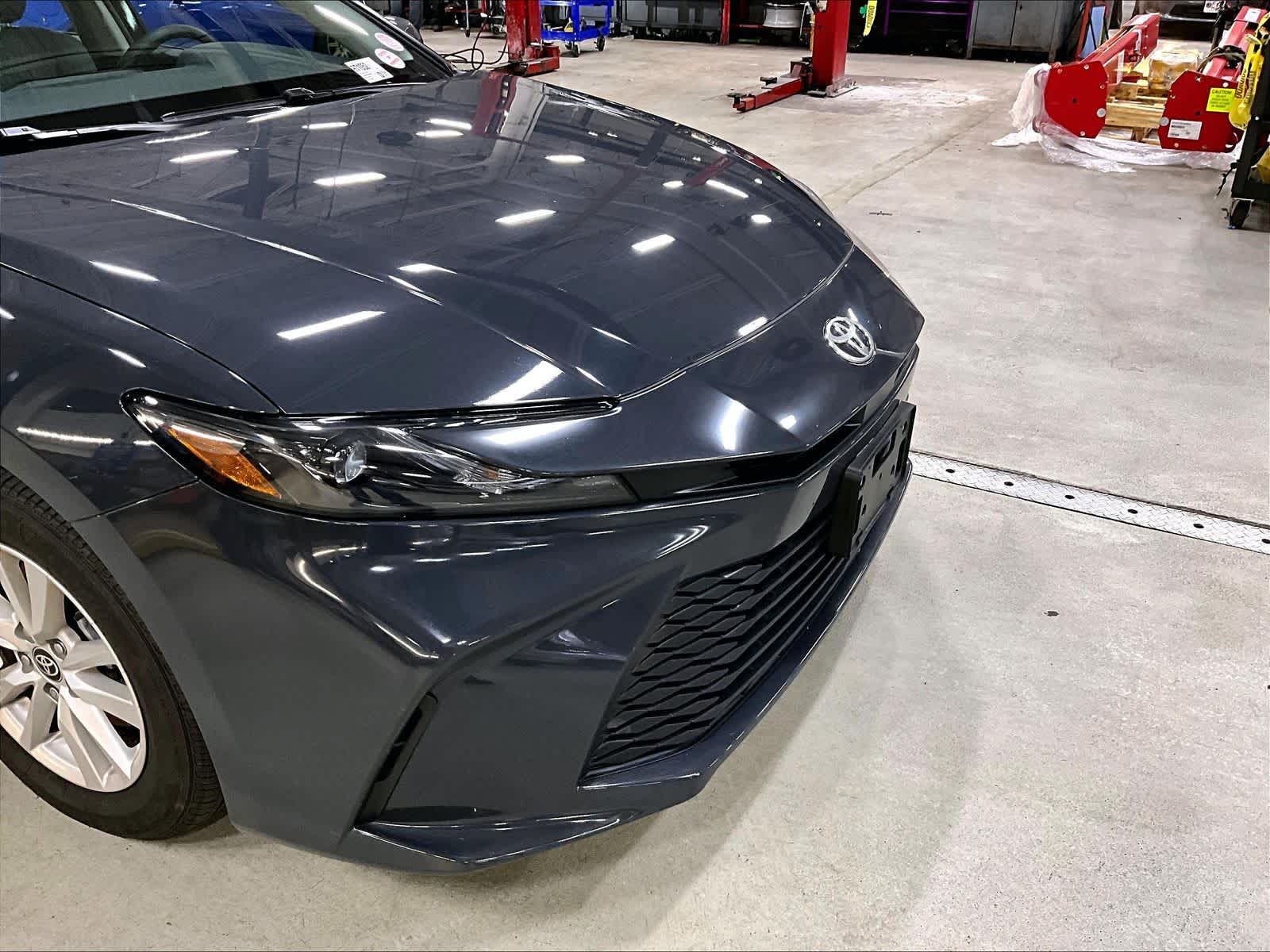 2025 Toyota Camry LE - Photo 5