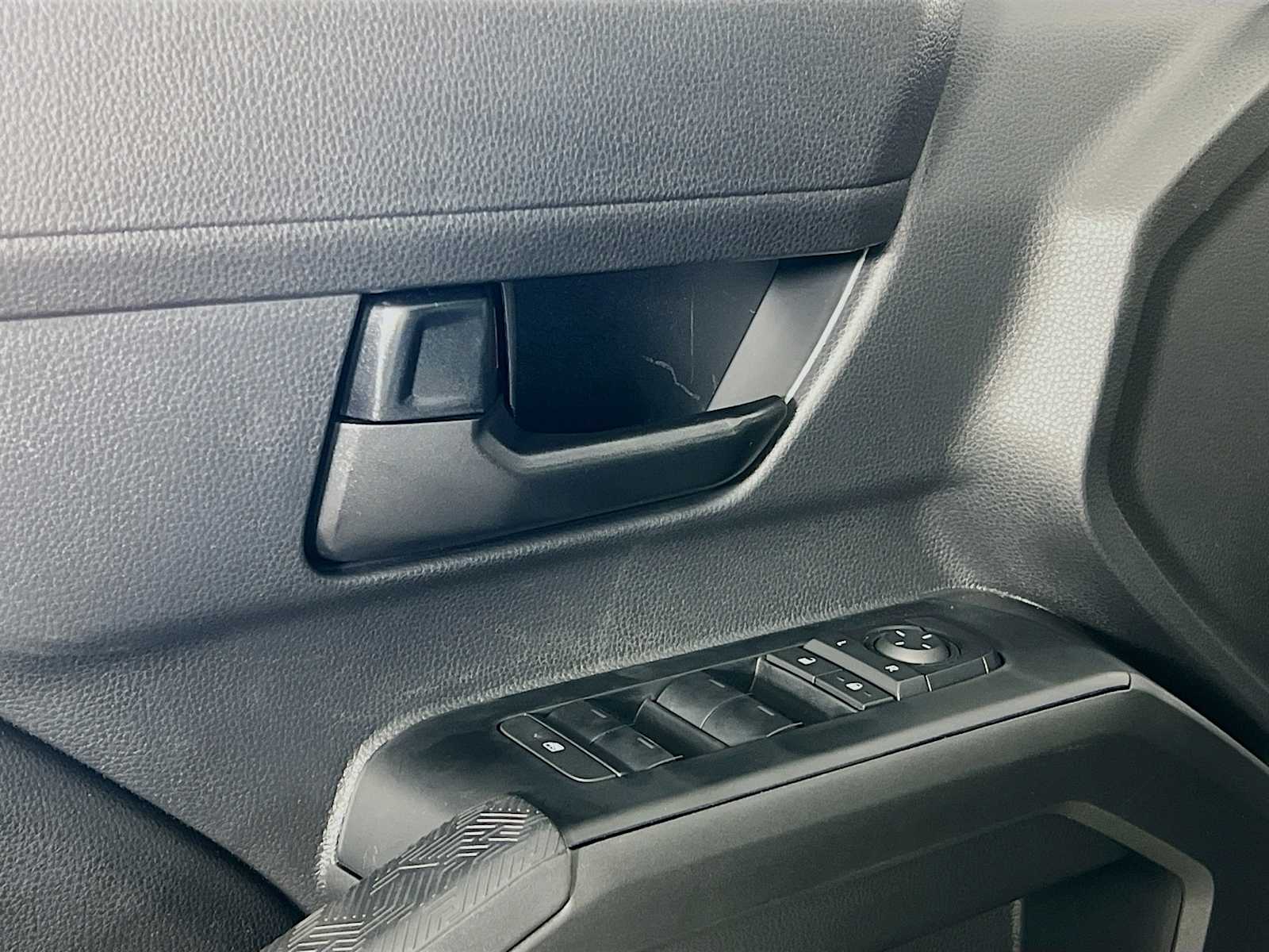 2025 Toyota Tacoma SR5 - Photo 15
