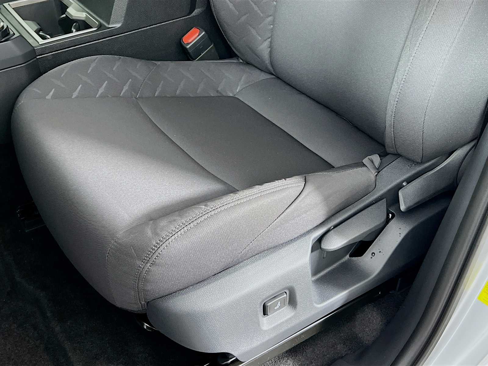 2025 Toyota Tacoma SR5 - Photo 16