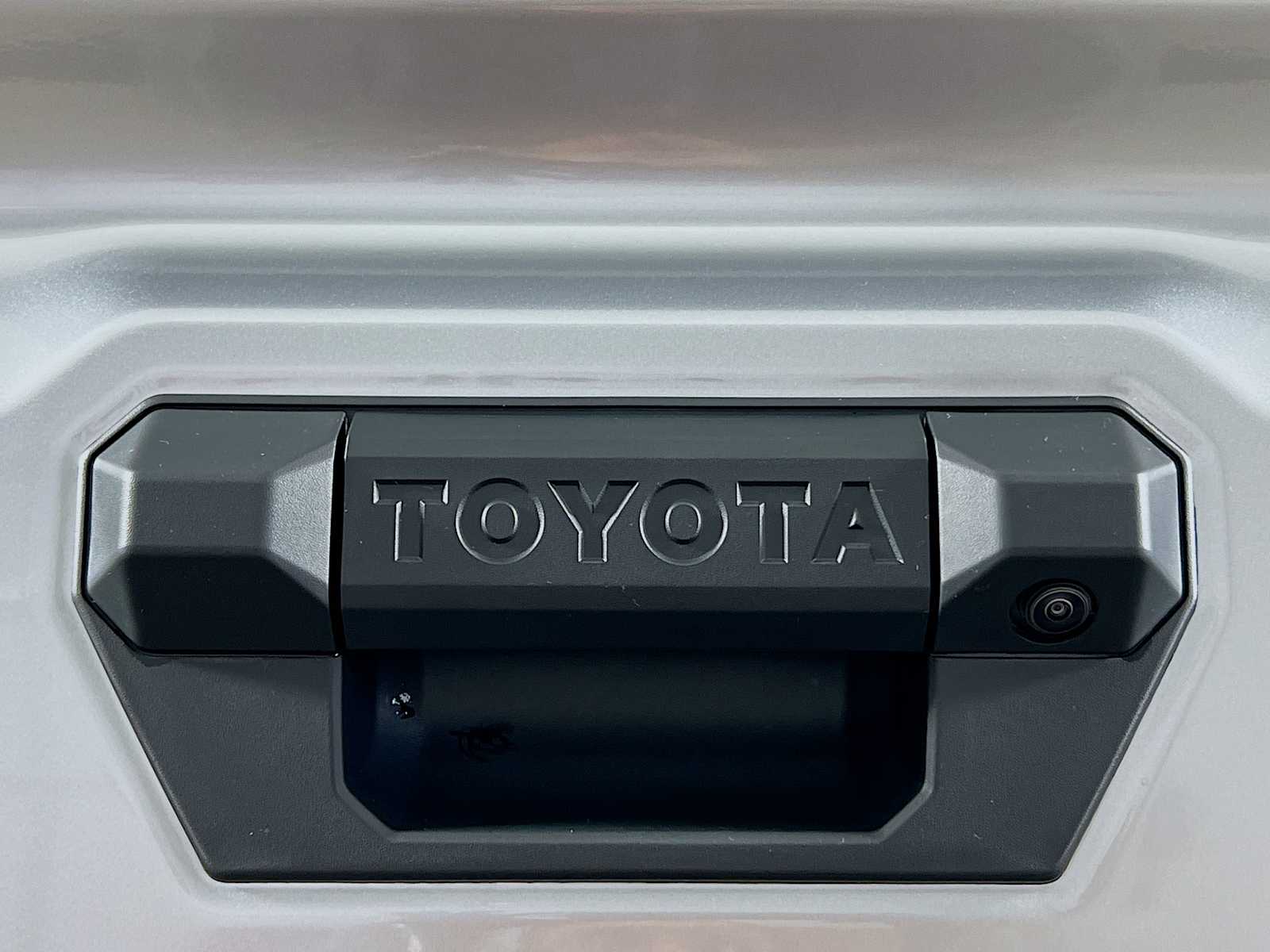 2025 Toyota Tacoma SR5 - Photo 17