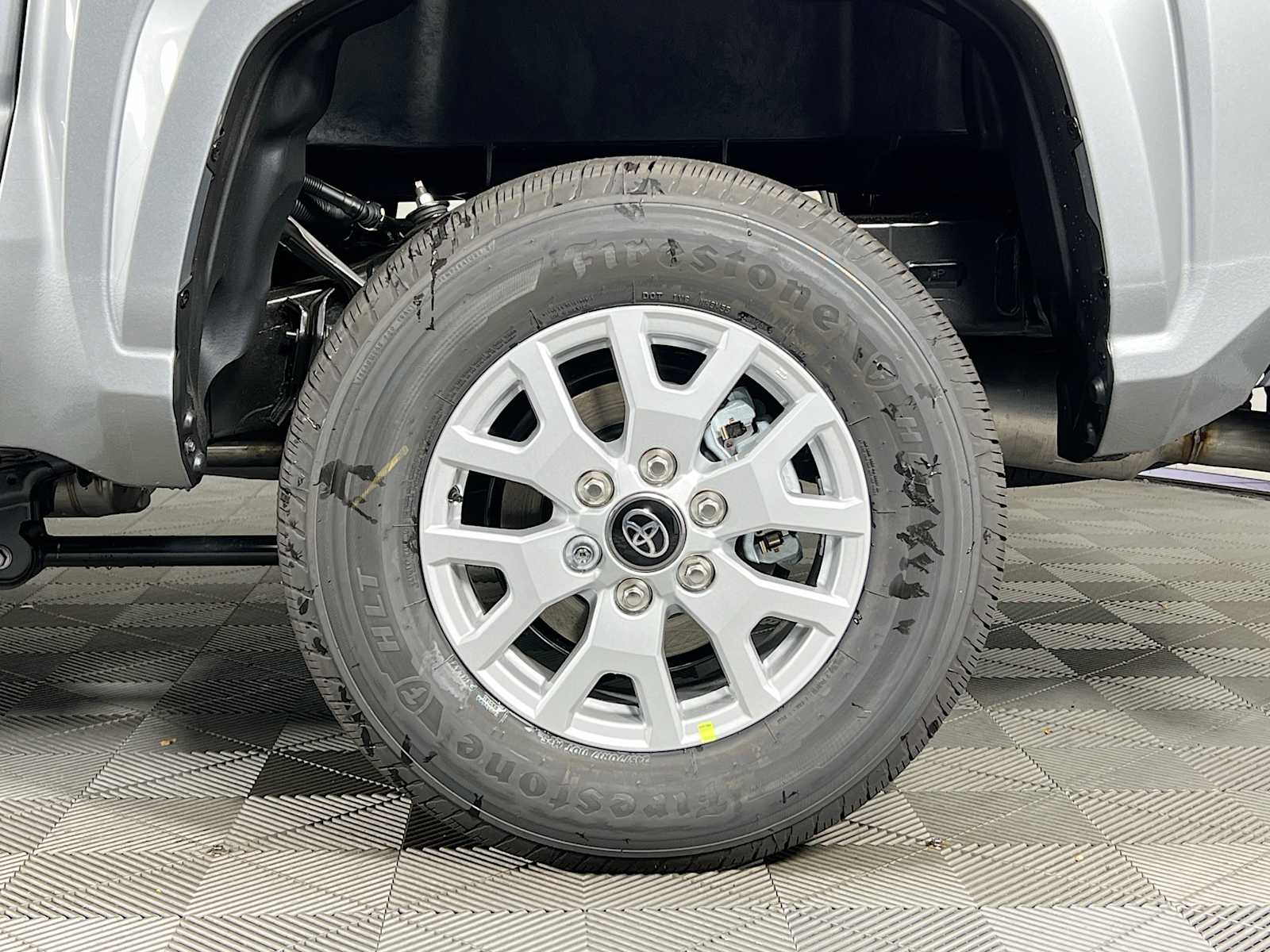 2025 Toyota Tacoma SR5 - Photo 18