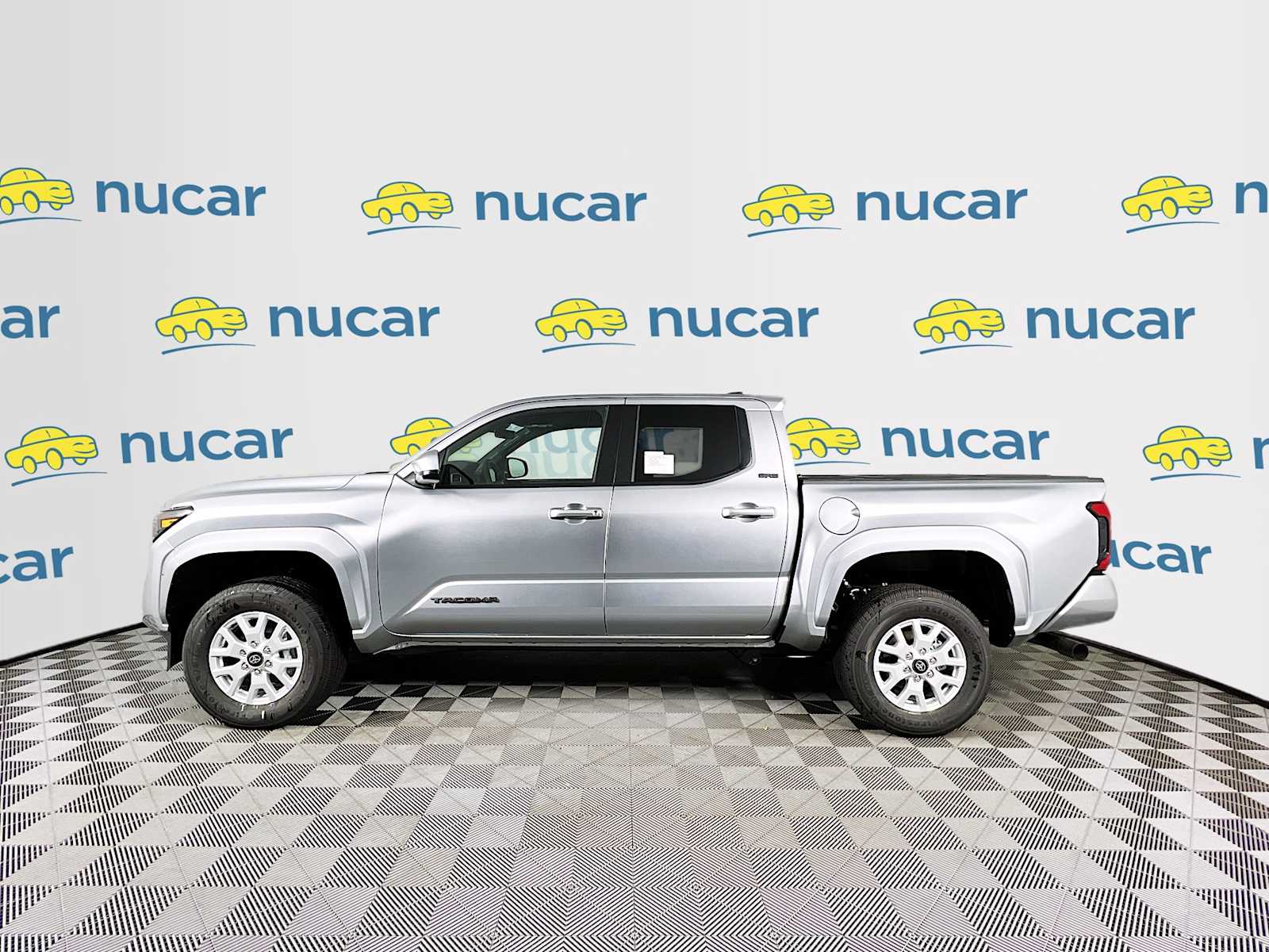 2025 Toyota Tacoma SR5 - Photo 3