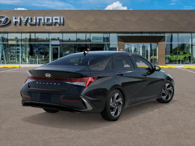2025 Hyundai Elantra SEL Sport - Photo 4