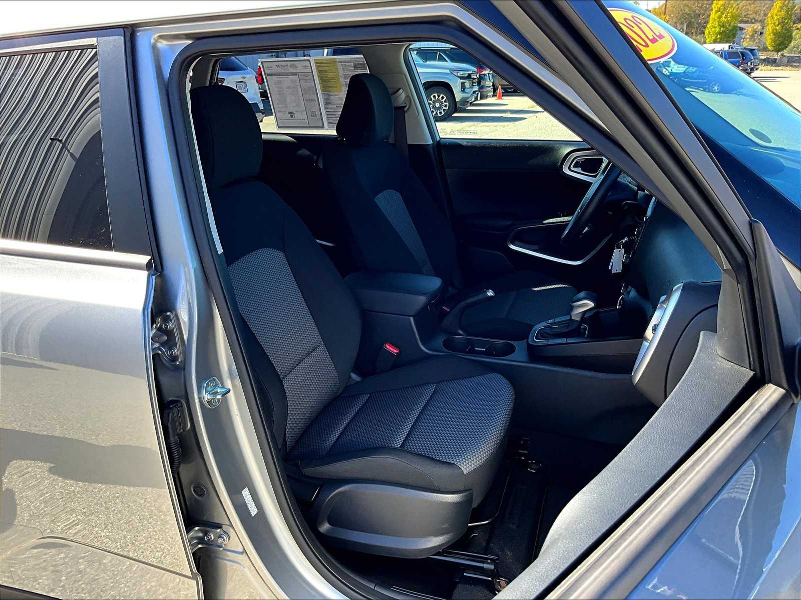 2022 Kia Soul LX - Photo 11