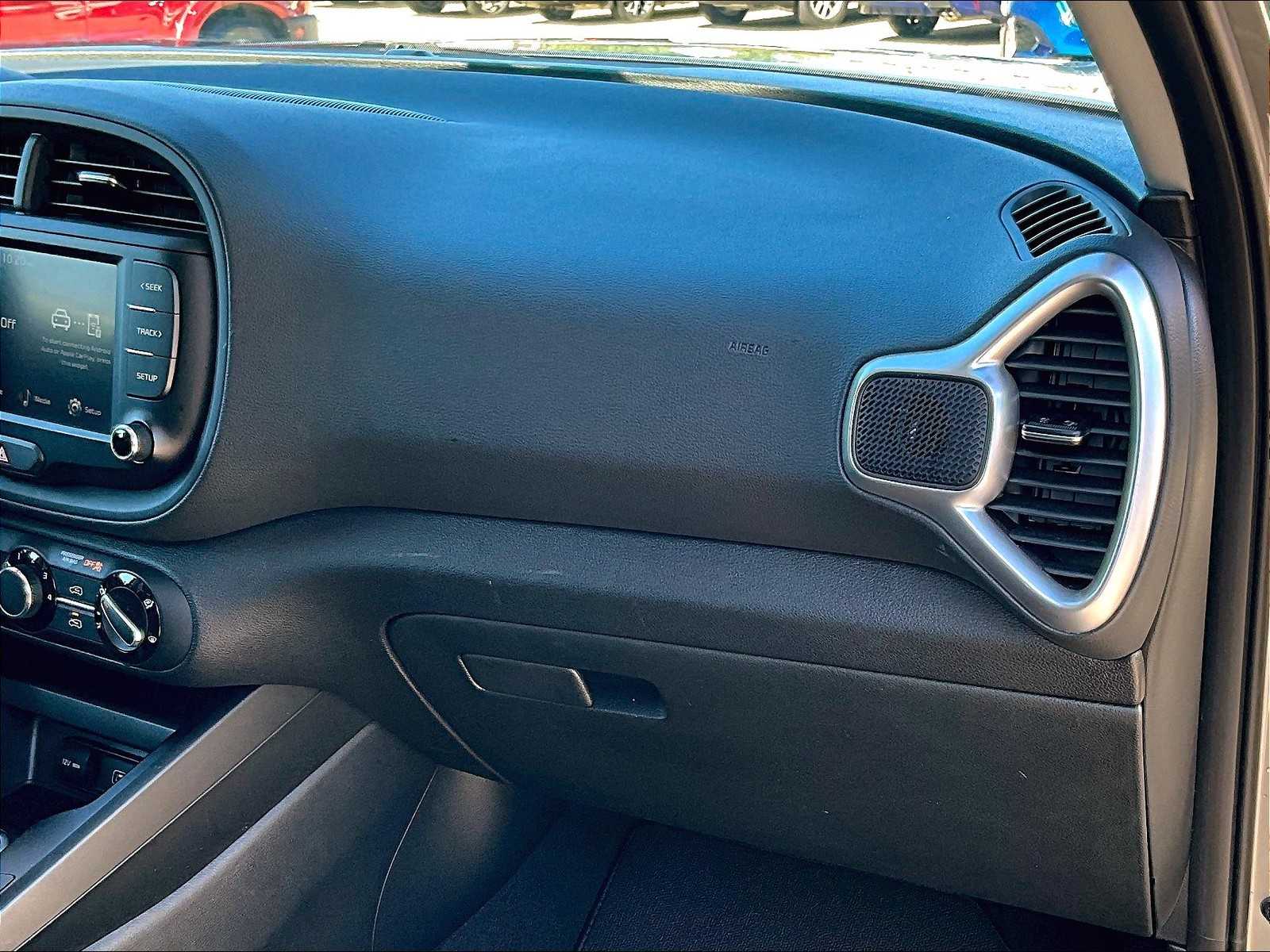 2022 Kia Soul LX - Photo 13