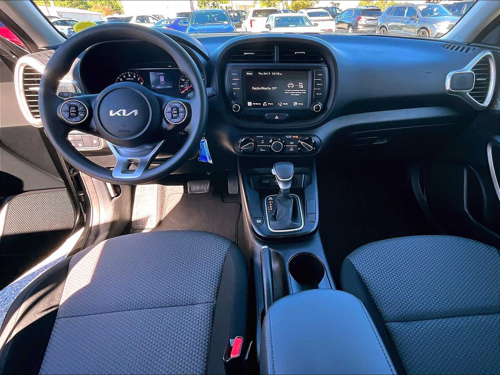 2022 Kia Soul LX - Photo 21