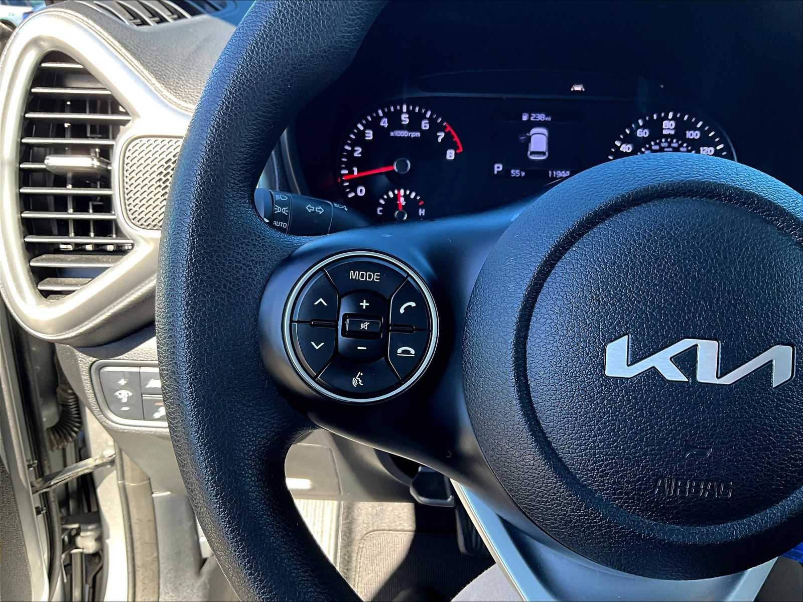 2022 Kia Soul LX - Photo 22