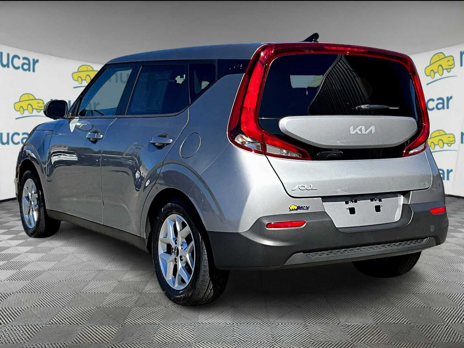 2022 Kia Soul LX - Photo 4