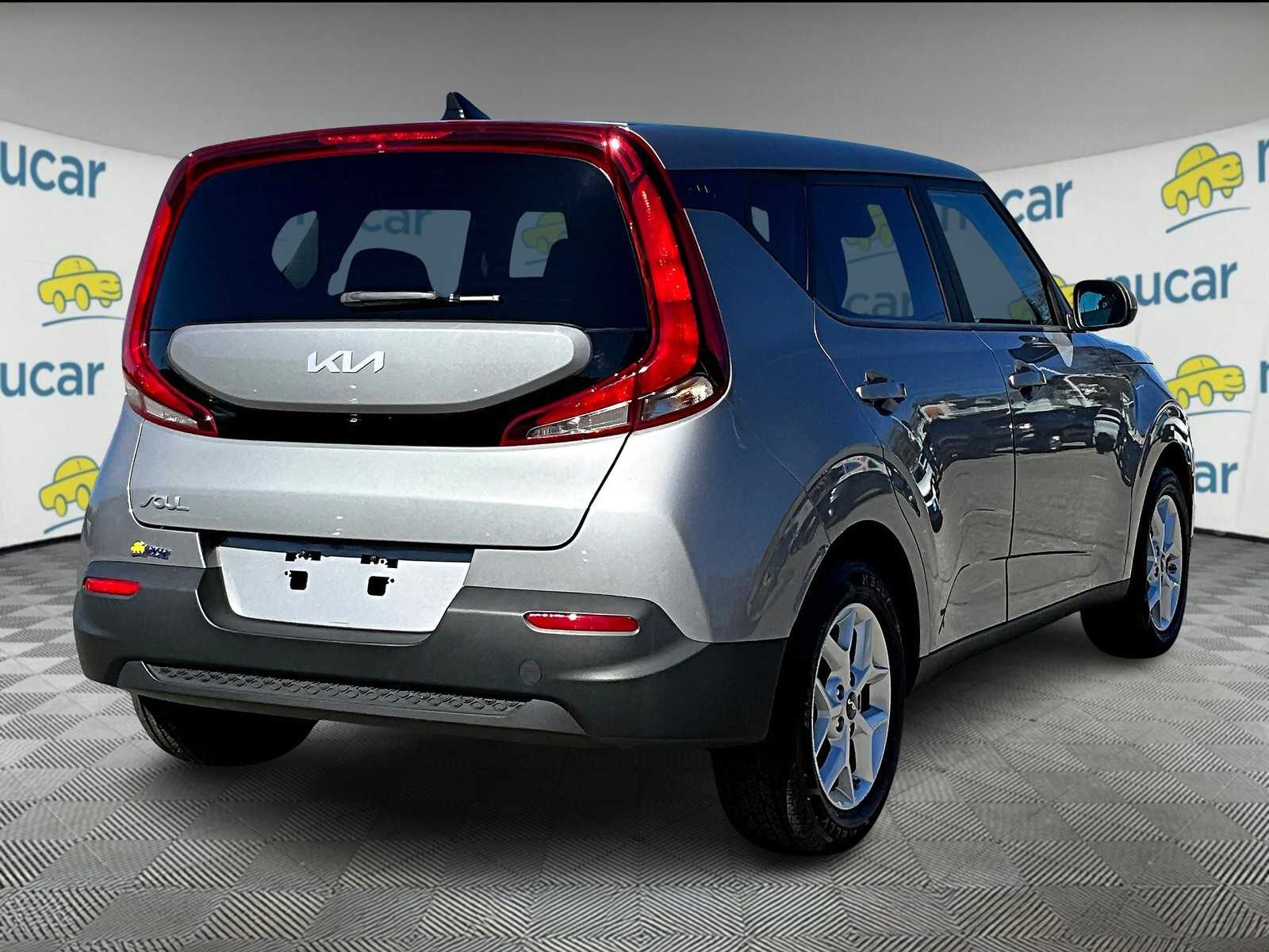2022 Kia Soul LX - Photo 6
