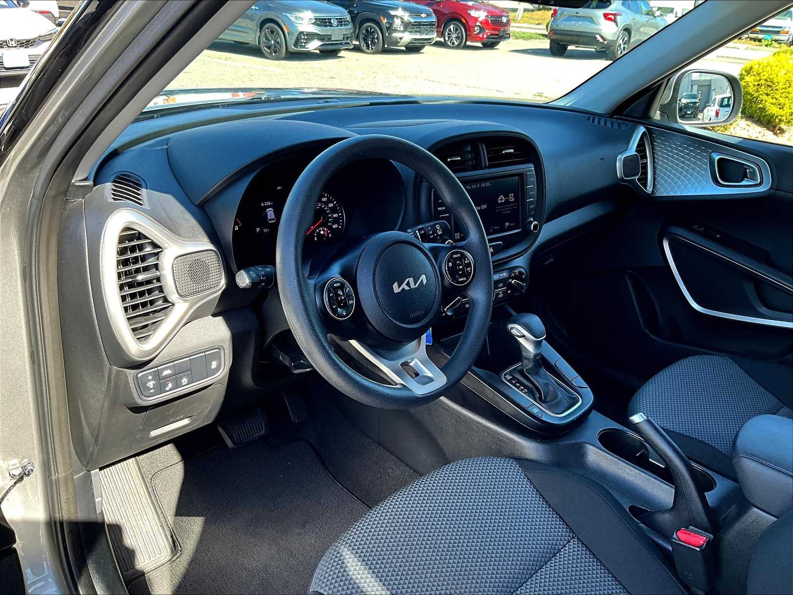 2022 Kia Soul LX - Photo 8
