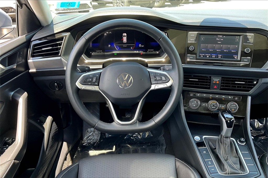 2024 Volkswagen Jetta 1.5T SE - Photo 16