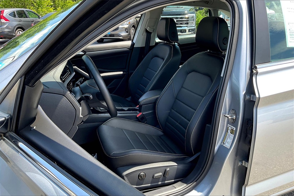 2024 Volkswagen Jetta 1.5T SE - Photo 9