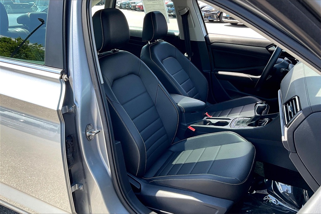 2024 Volkswagen Jetta 1.5T SE - Photo 10