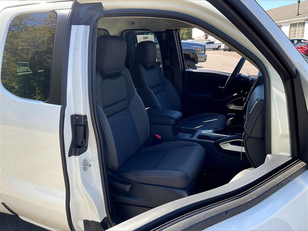 2025 Nissan Frontier SV - Photo 11