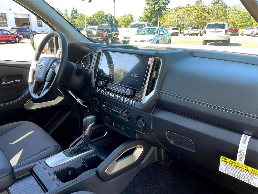 2025 Nissan Frontier SV - Photo 14