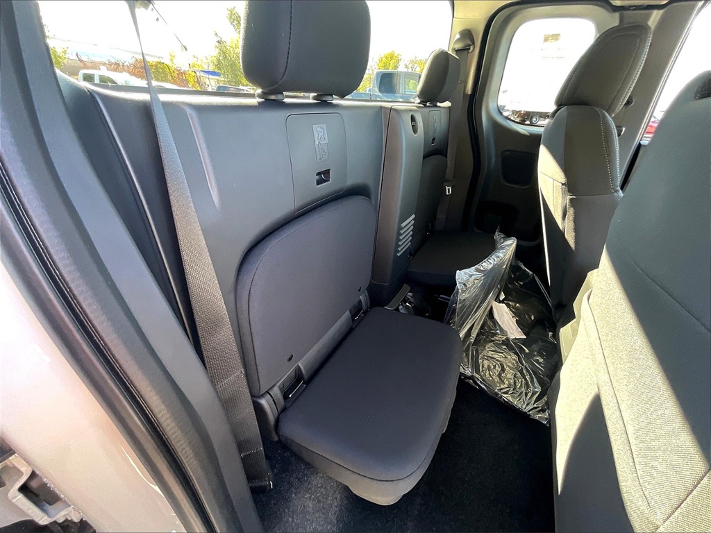 2025 Nissan Frontier SV - Photo 19
