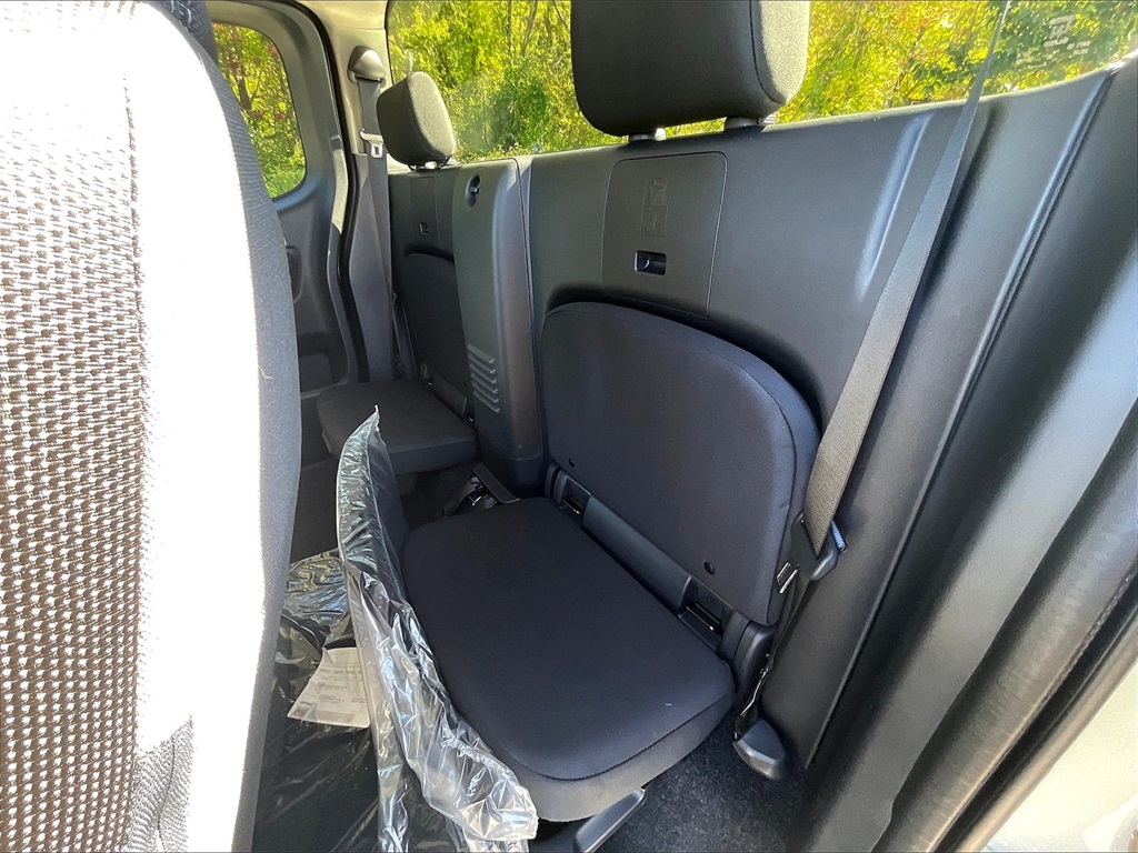2025 Nissan Frontier SV - Photo 25