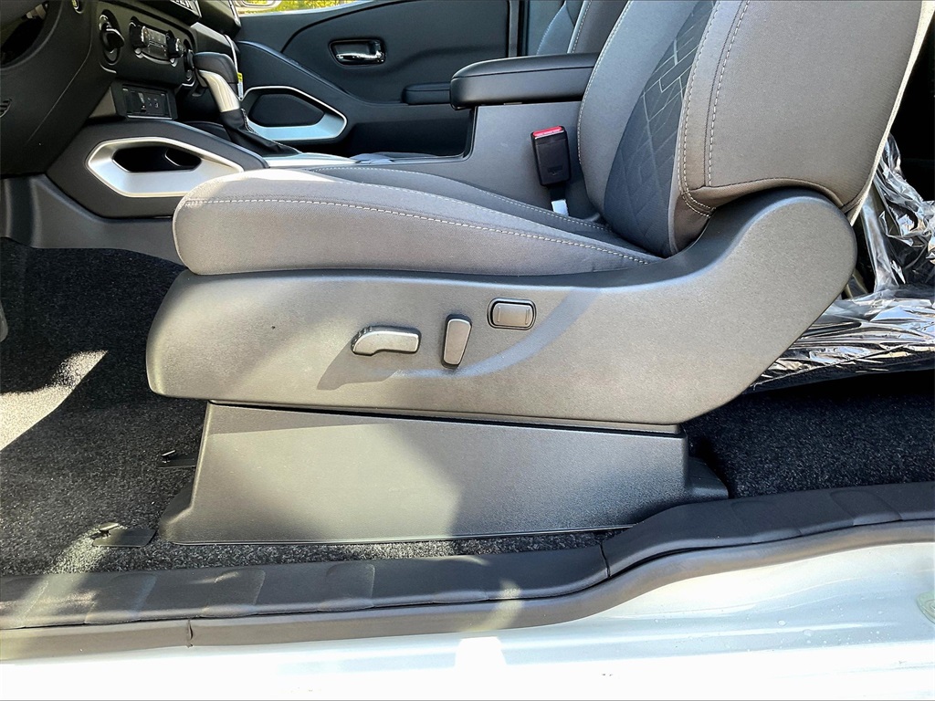 2025 Nissan Frontier SV - Photo 27
