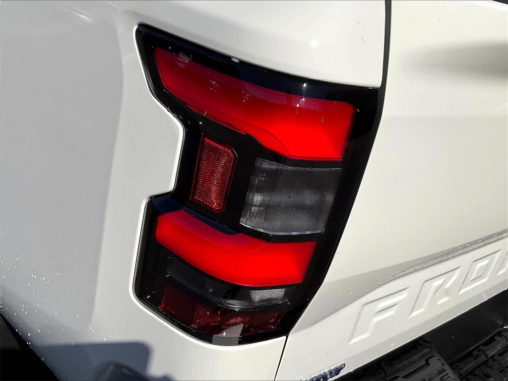 2025 Nissan Frontier SV - Photo 32