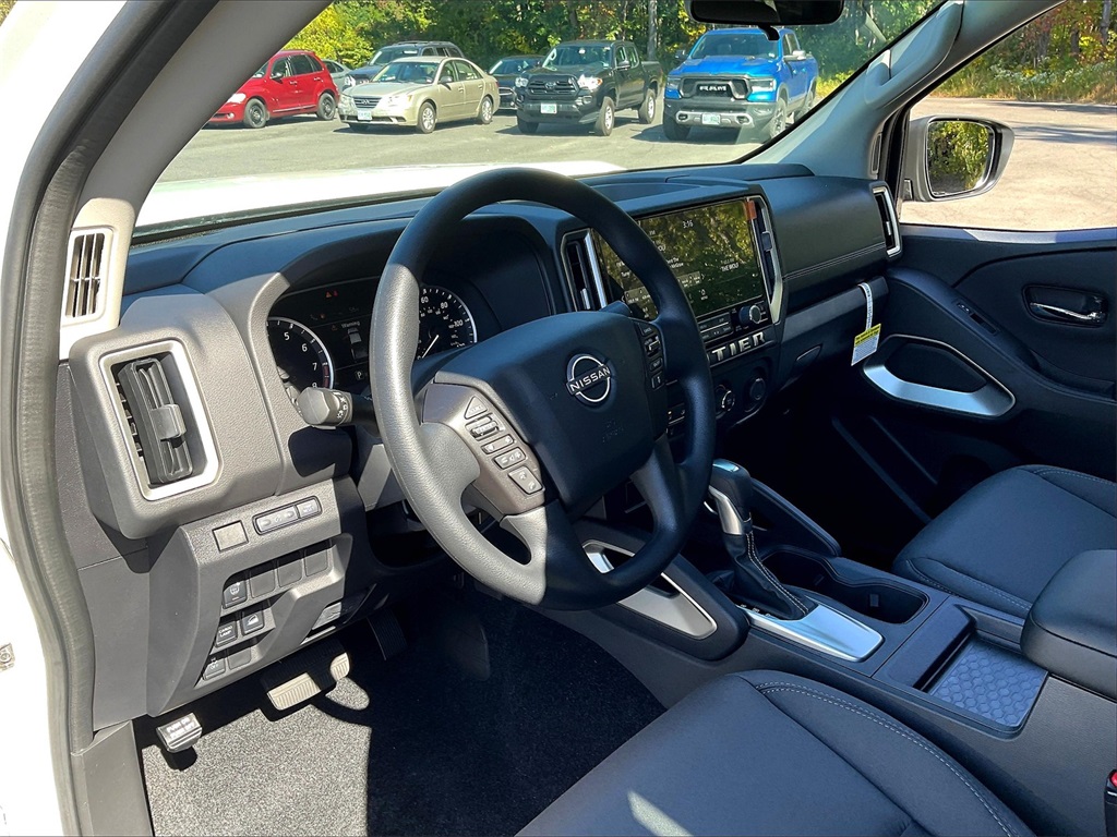 2025 Nissan Frontier SV - Photo 8