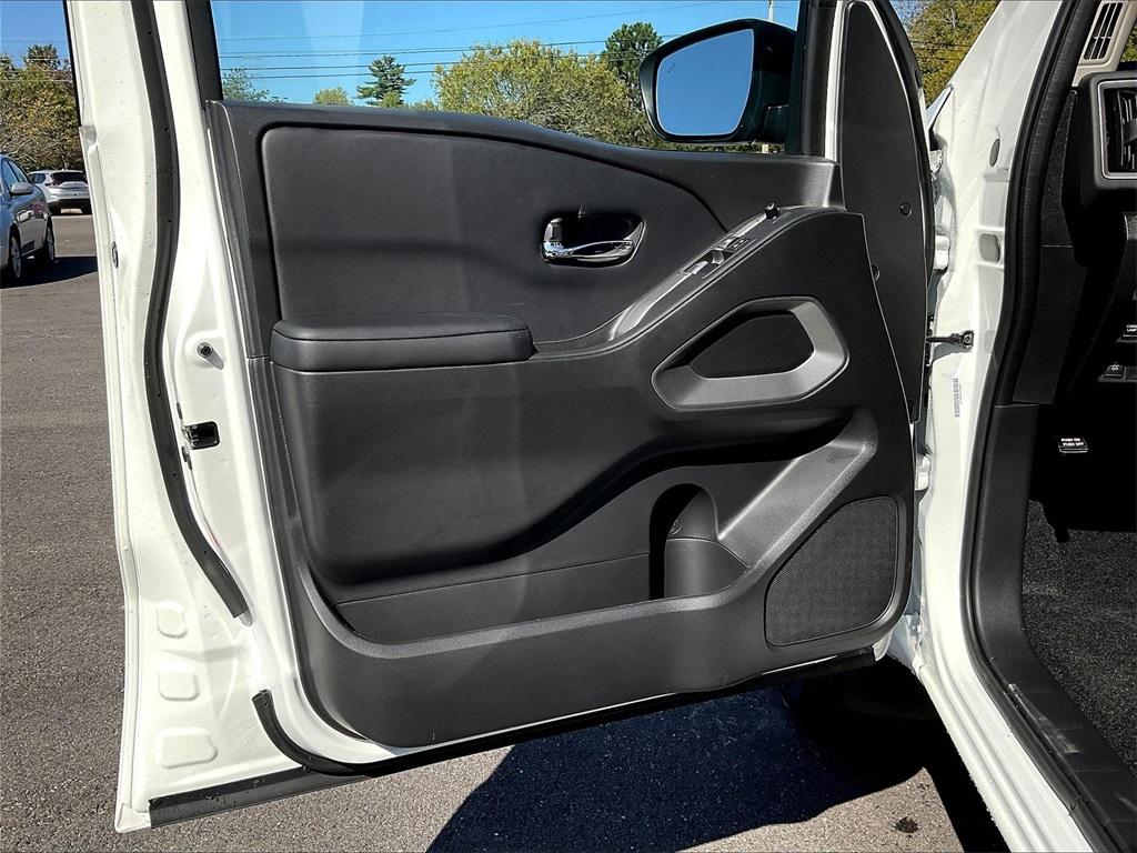 2025 Nissan Frontier SV - Photo 9