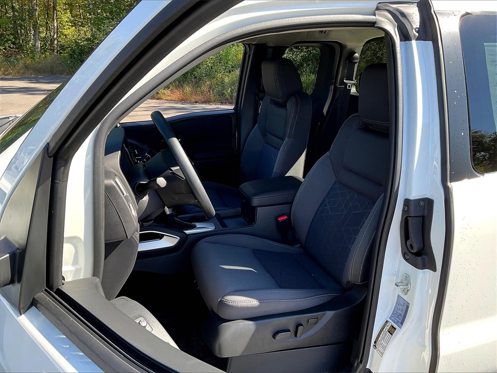 2025 Nissan Frontier SV - Photo 10