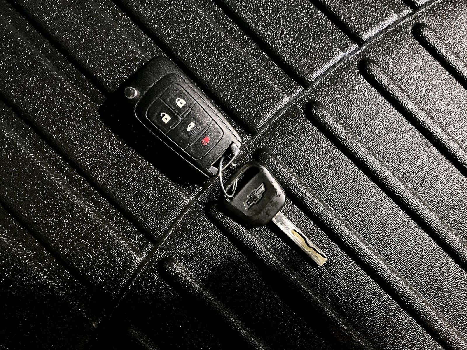 2015 Chevrolet Camaro LS - Photo 31