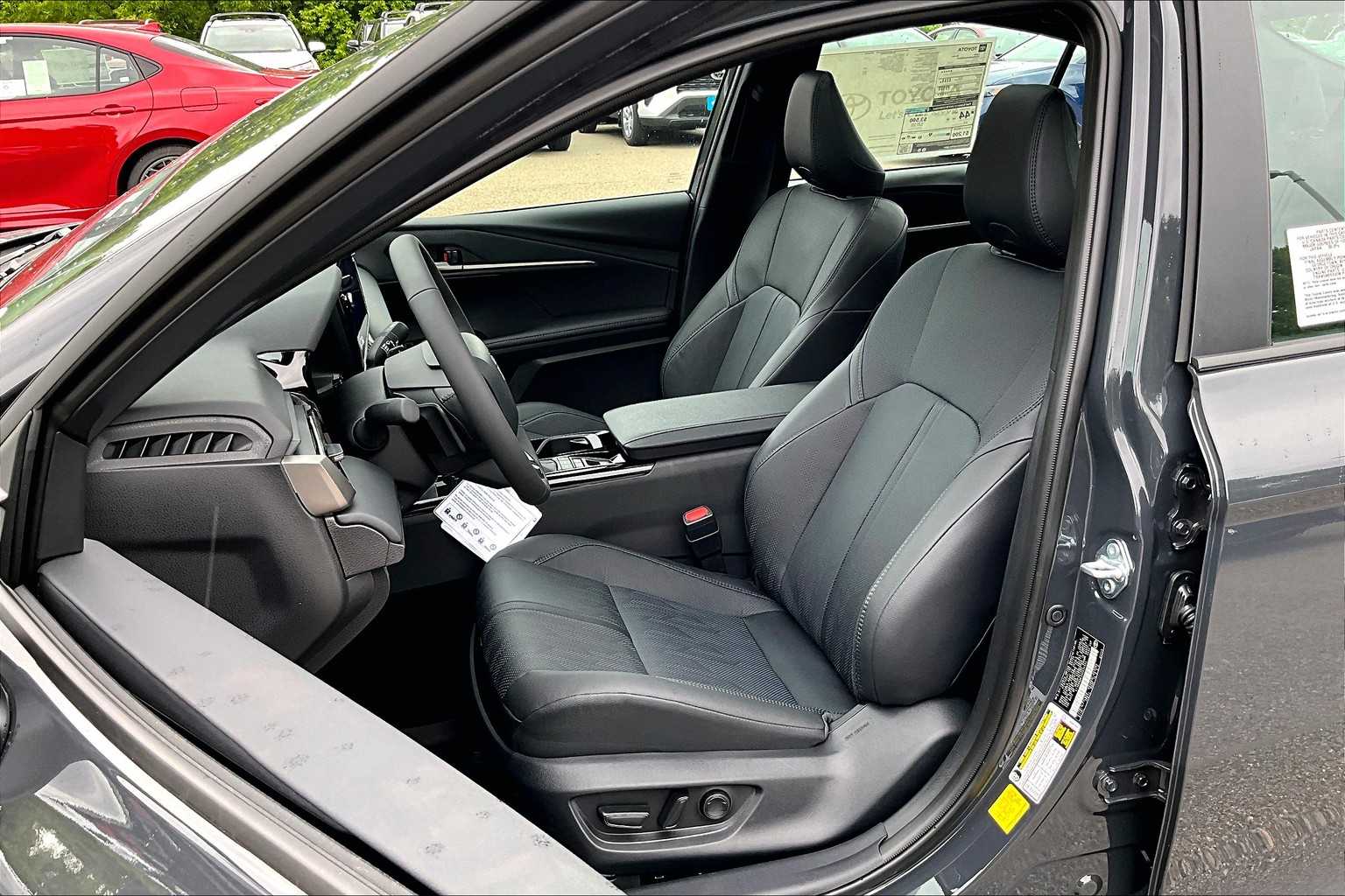 2025 Toyota Camry XSE - Photo 11