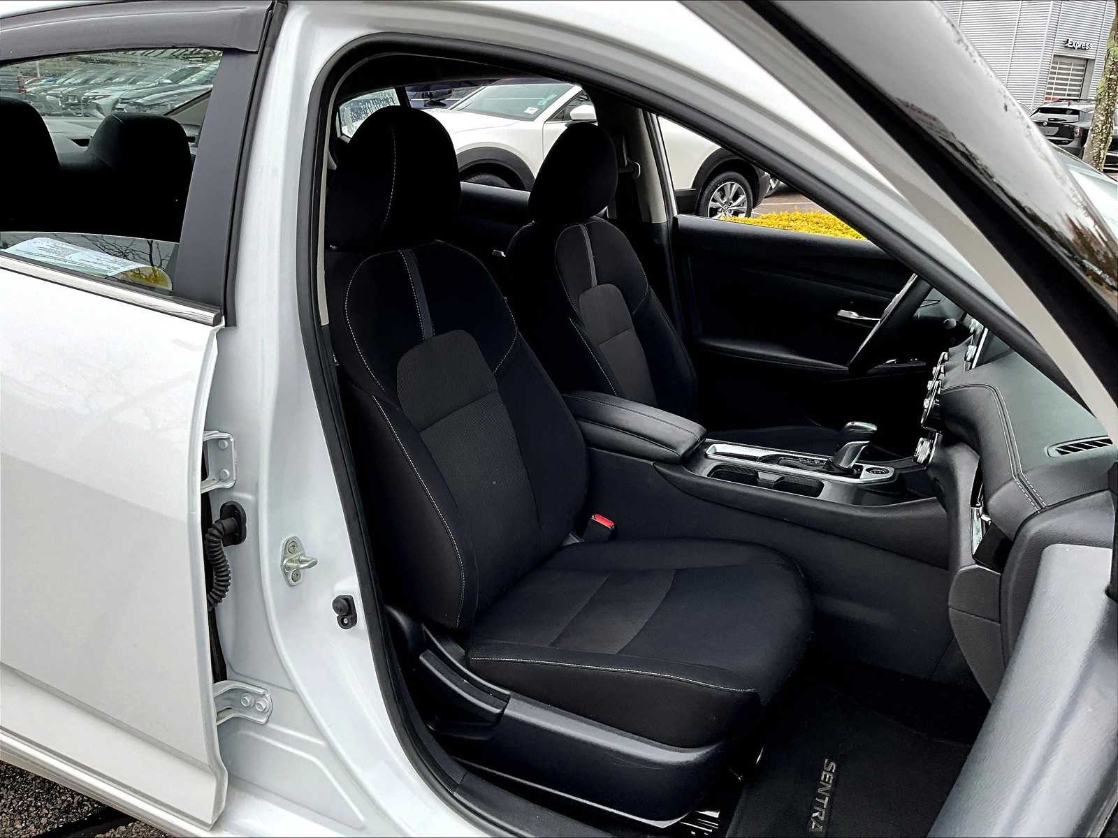 2023 Nissan Sentra SV - Photo 11